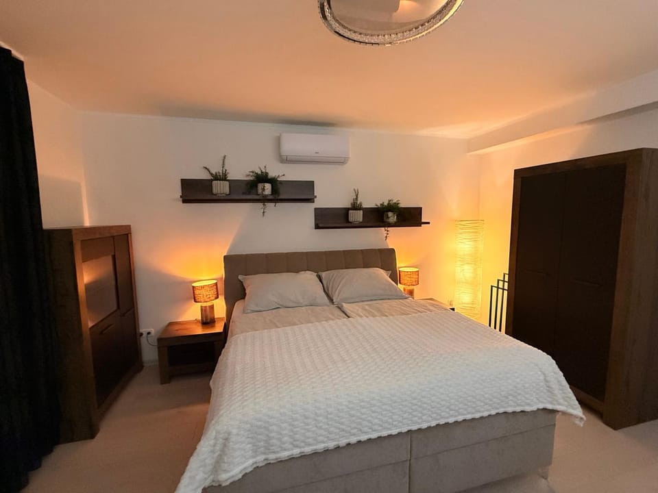 Bed, Photo of the whole room, Bedroom, wardrobe