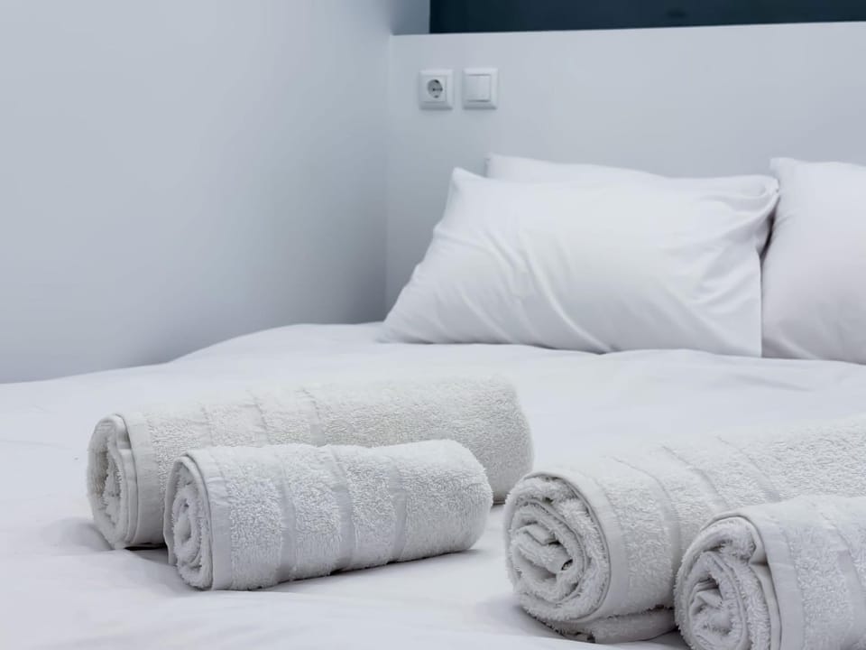 Bed, Photo of the whole room, Bedroom, towels