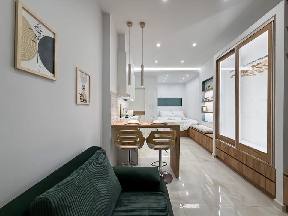 TV and multimedia, Kitchen or kitchenette, Living room, Seating area, Dining area