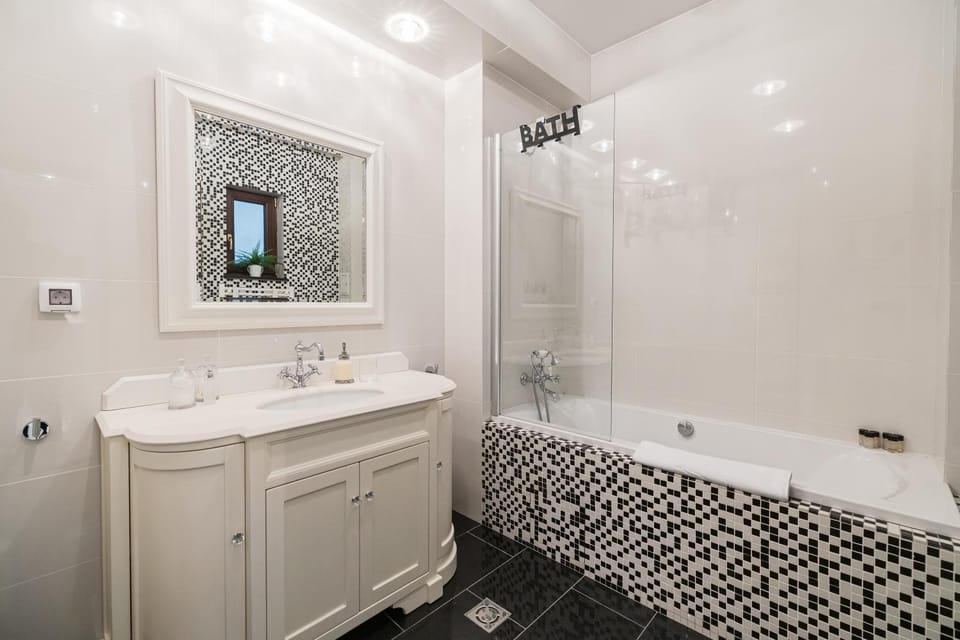 Shower, Bathroom, Bath, towels