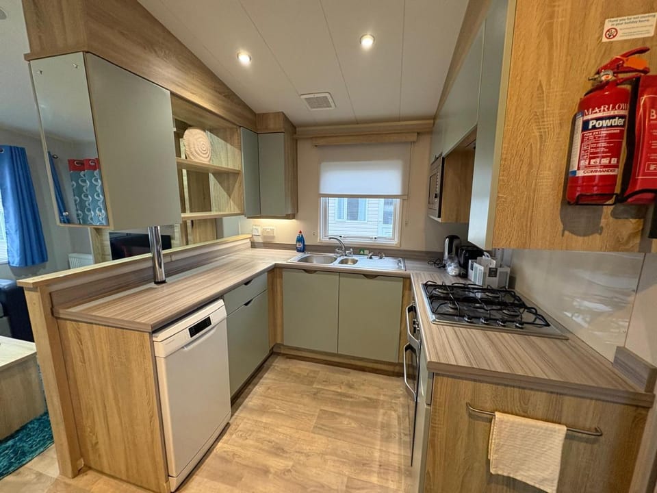 Kitchen or kitchenette, oven, stove