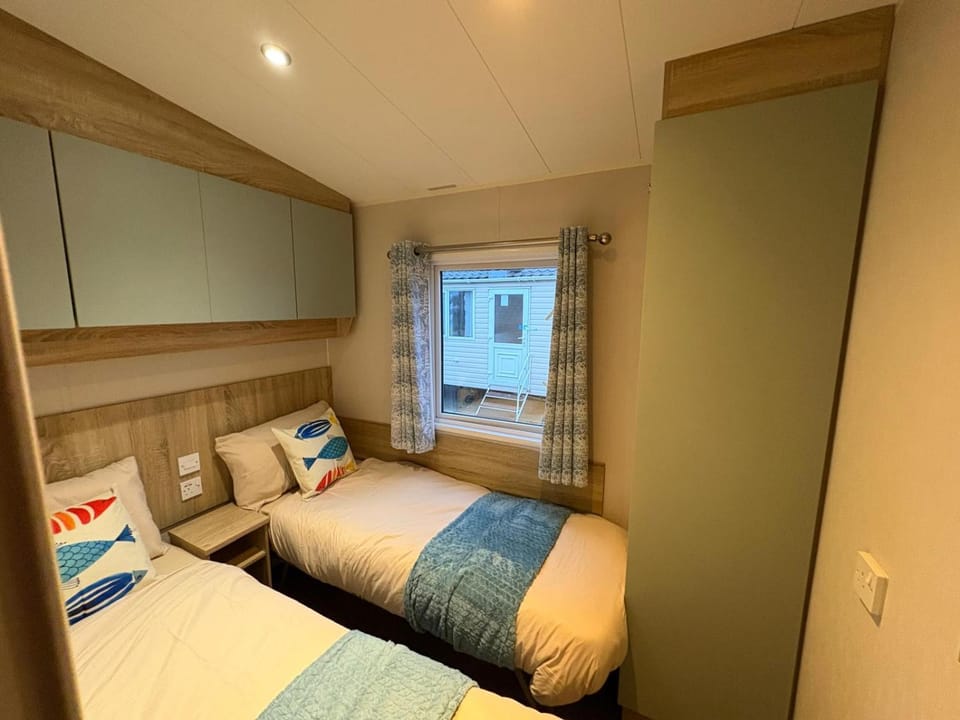 Bedroom, wardrobe