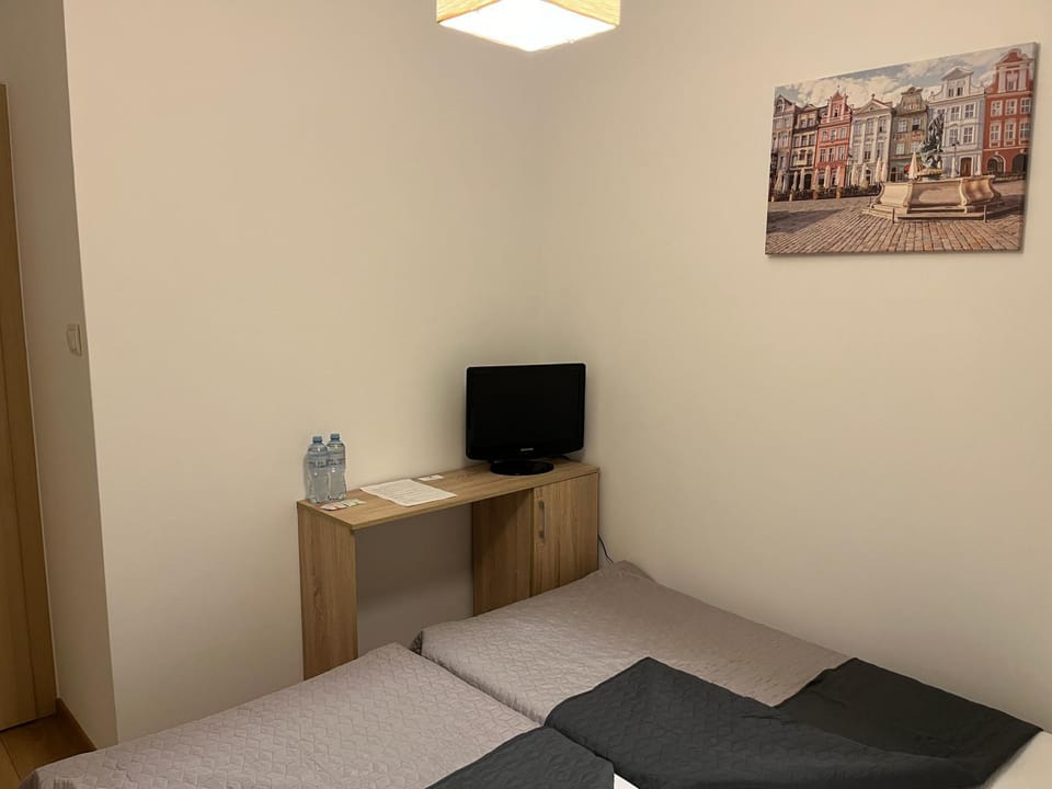 Dom Tobie bliski APARTAMENT W PARKU WARTA PRYWATNA KUCHNIA ŁAZIENKA PARKING Vacation rental in Poznan