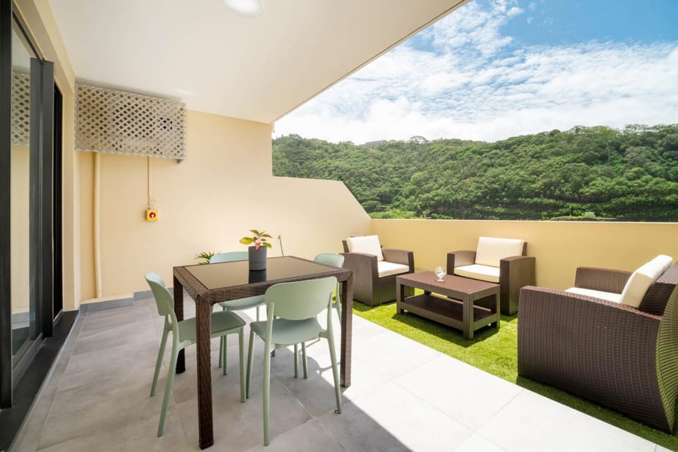 View (from property/room), Balcony/Terrace, Dining area