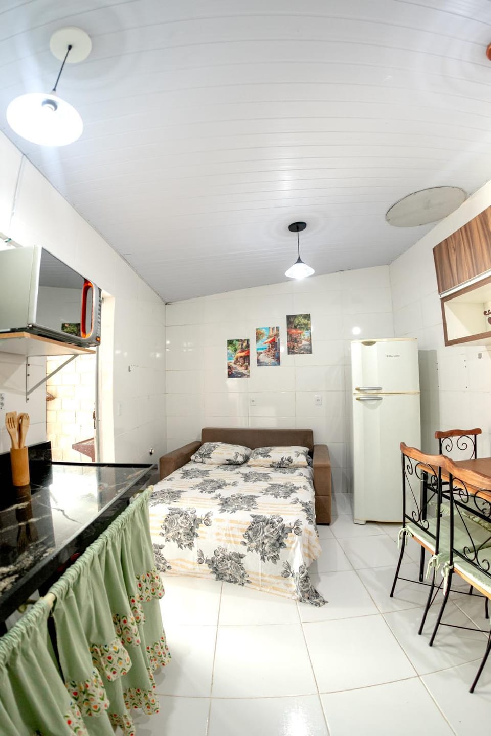 Bed, Kitchen or kitchenette, Dining area, oven, stove