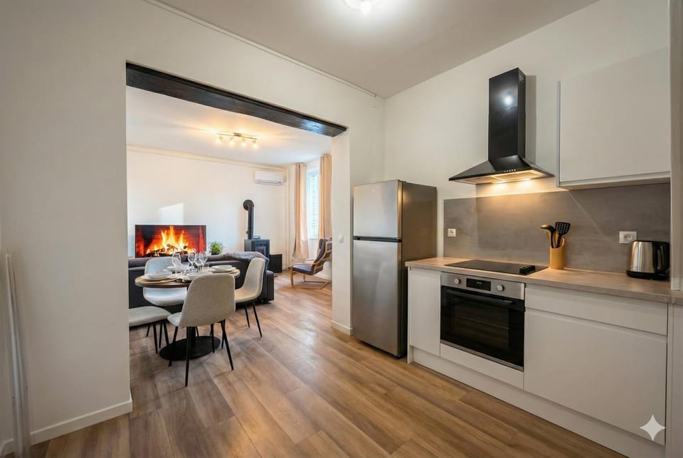Coffee/tea facilities, Dining area, stove