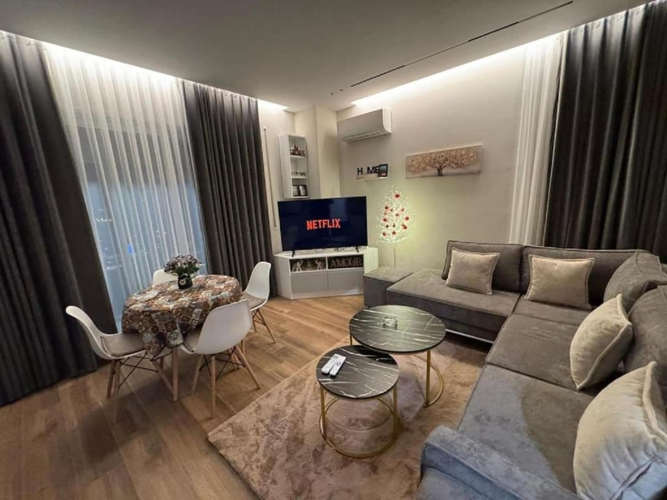TV and multimedia, Living room, Seating area, air conditioner