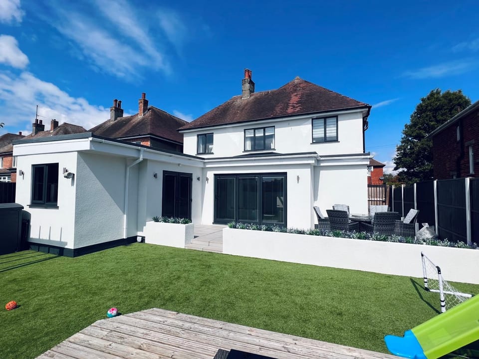4 bedroom family home - steps away from the beach House in Skegness