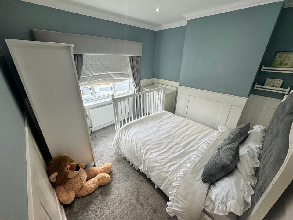 4 bedroom family home - steps away from the beach House in Skegness