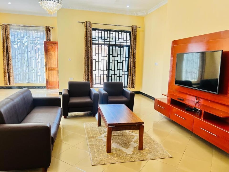 CnRAirBnB House in Tanzania