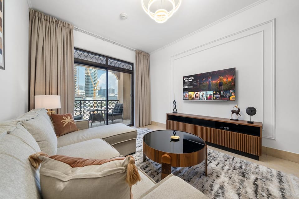 Communal lounge/ TV room, TV and multimedia, Living room, Seating area, Evening entertainment