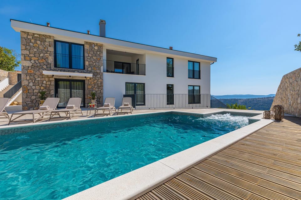 Property building, Pool view, Sea view