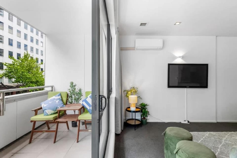City-centre living meets comfort by Zodiak Stays Apartment in Auckland