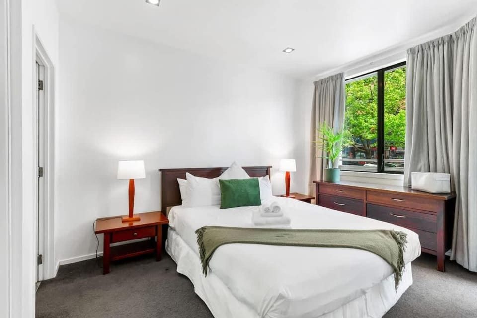 City-centre living meets comfort by Zodiak Stays Apartment in Auckland