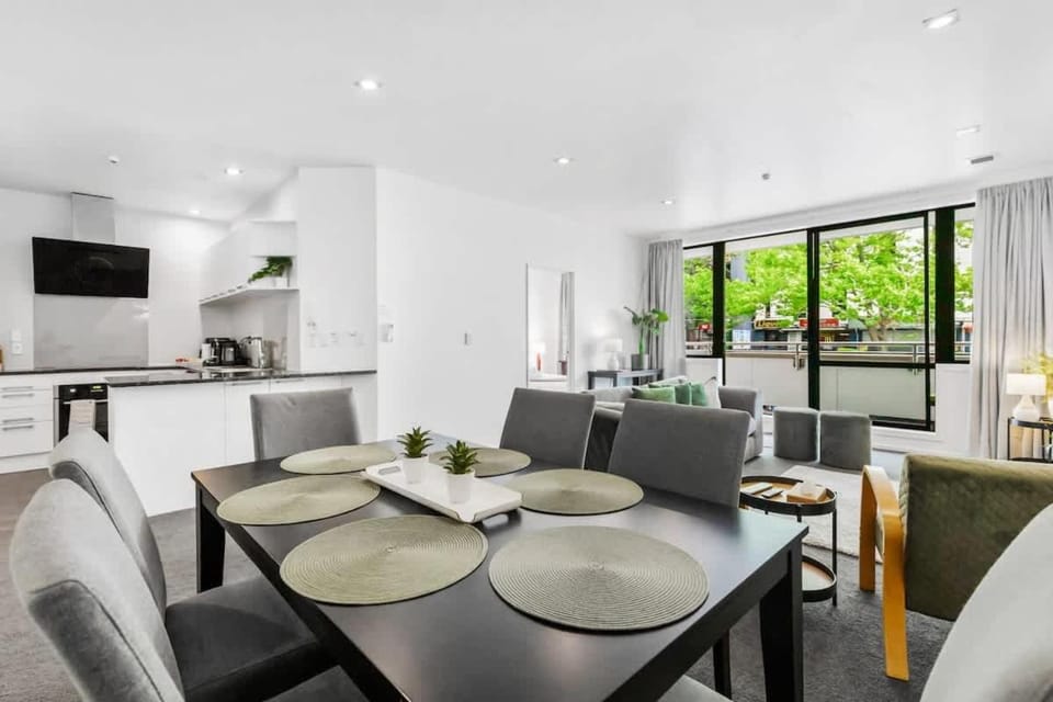 Central 2BR with Covered Balcony Zodiak Stays Apartment in Auckland