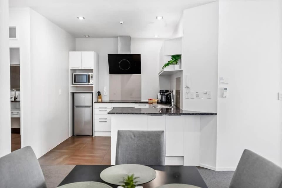 Central 2BR with Covered Balcony Zodiak Stays Apartment in Auckland
