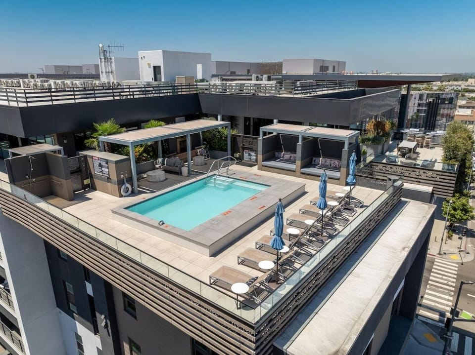 Chic Downtown Stay Walk to Beach Apartment in Long Beach