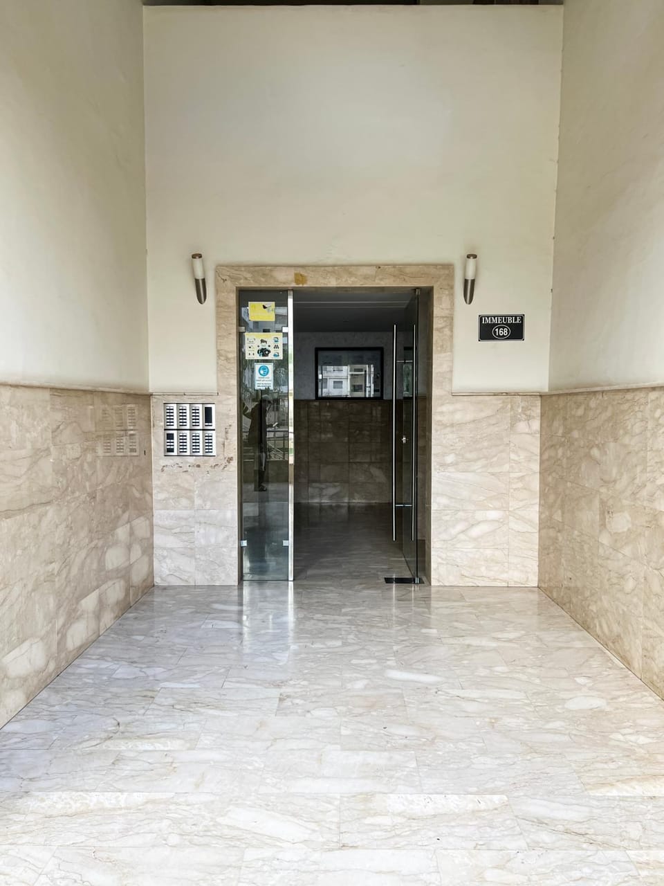 Facade/entrance