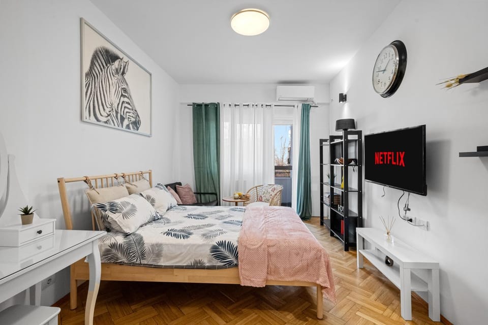 Bed, TV and multimedia, Living room, Bedroom, bunk bed