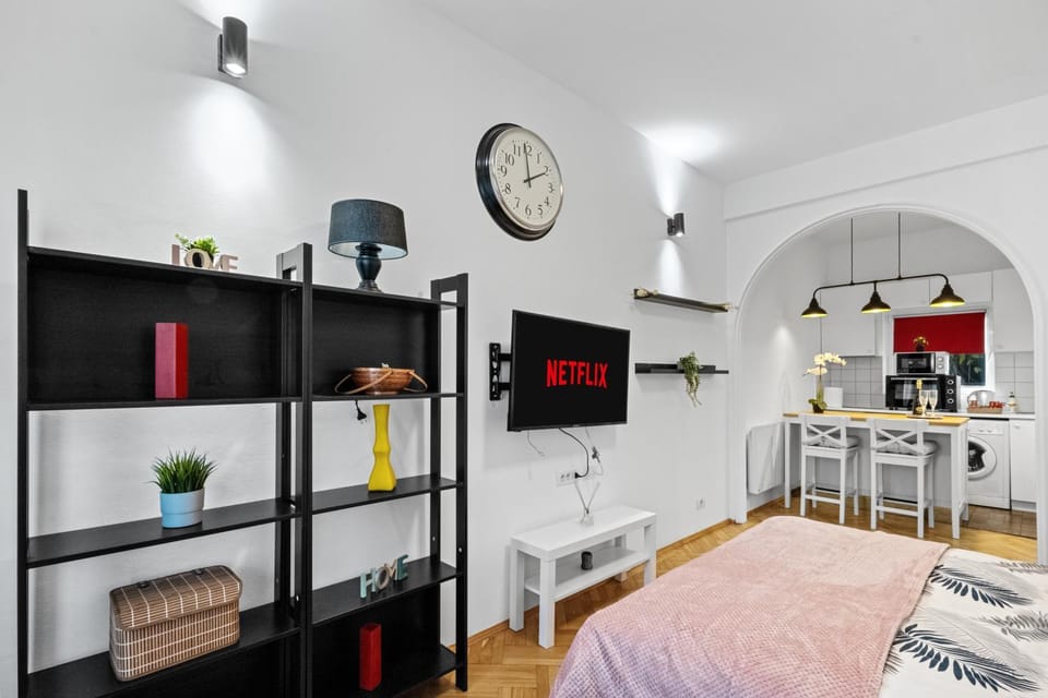 TV and multimedia, Decorative detail, Bedroom, Entertainment