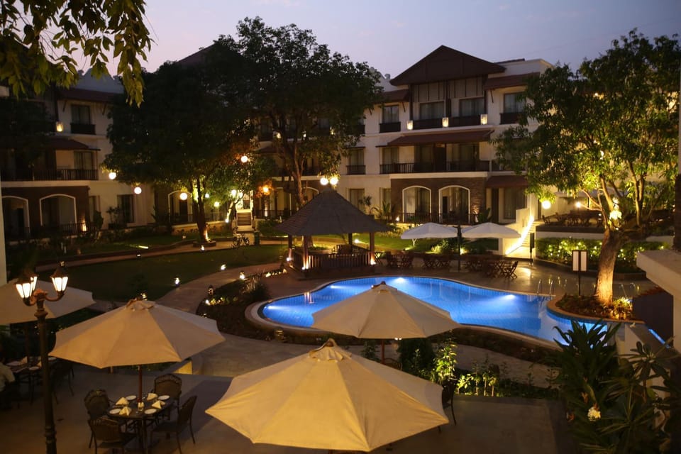 Garden, Dining area, Swimming pool