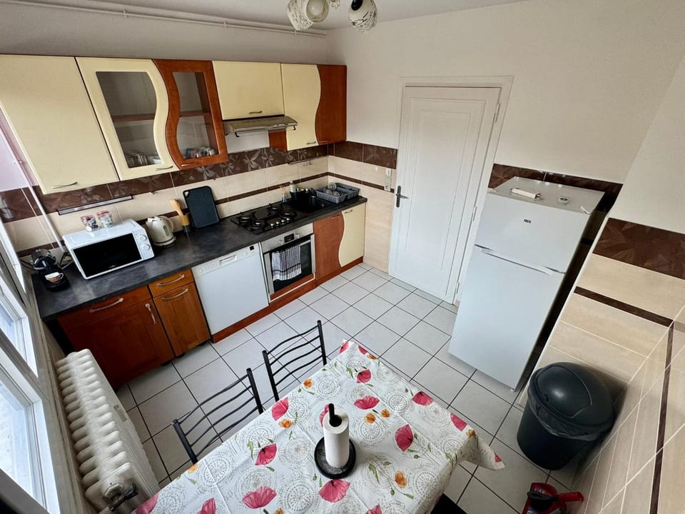 Kitchen or kitchenette, Kitchen or kitchenette, Dining area, dishwasher, oven, stove