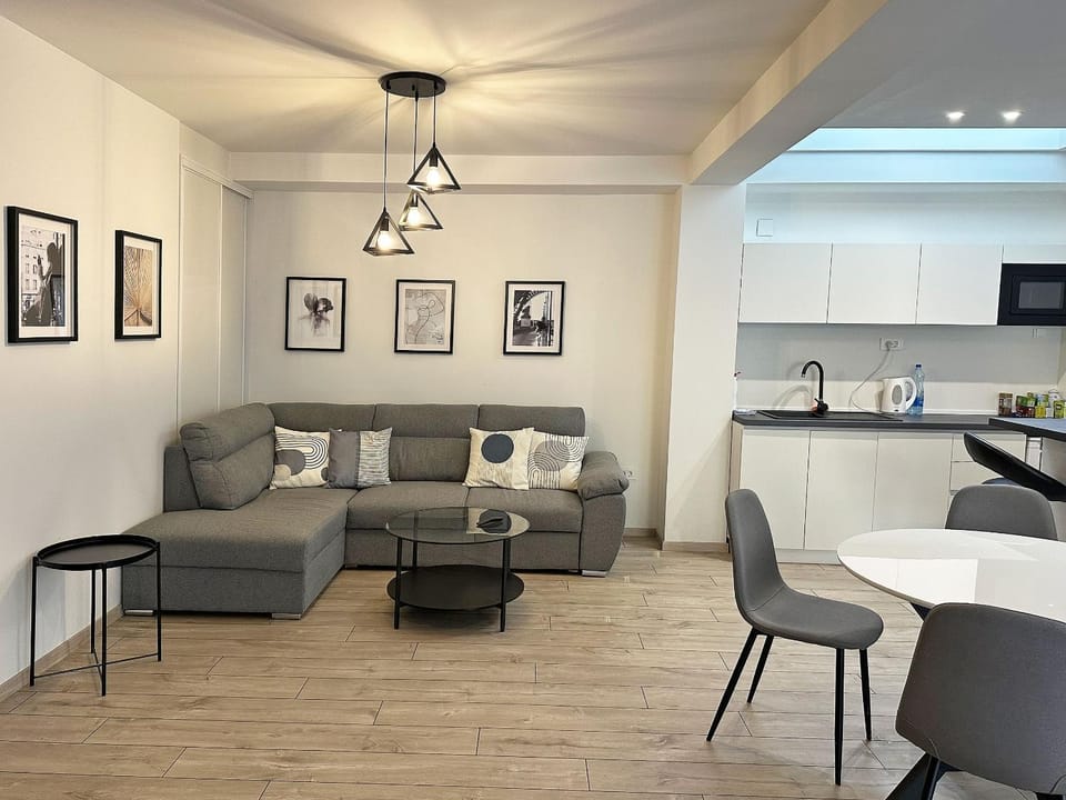Kitchen or kitchenette, Seating area, Dining area