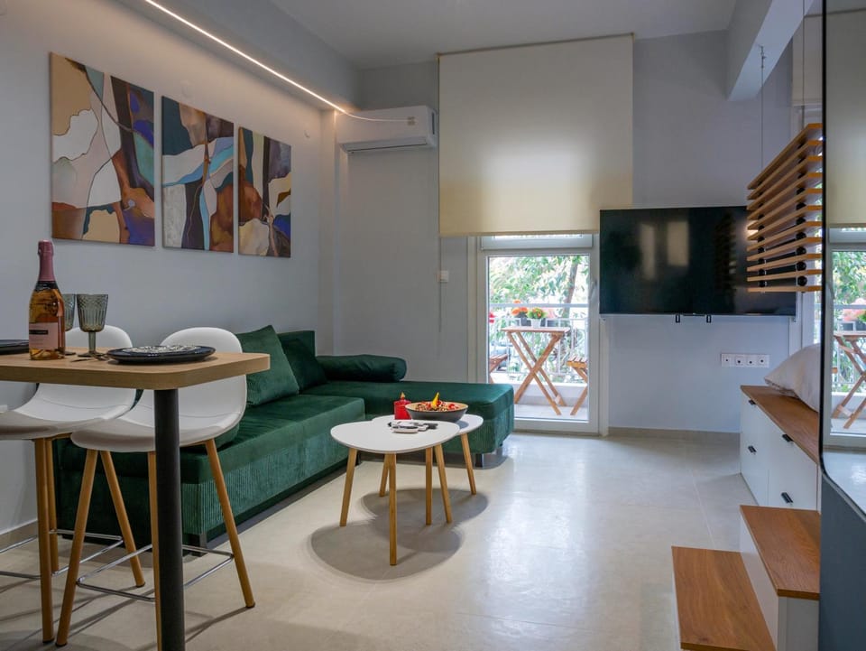 TV and multimedia, Balcony/Terrace, Living room, Seating area, Dining area, air conditioner