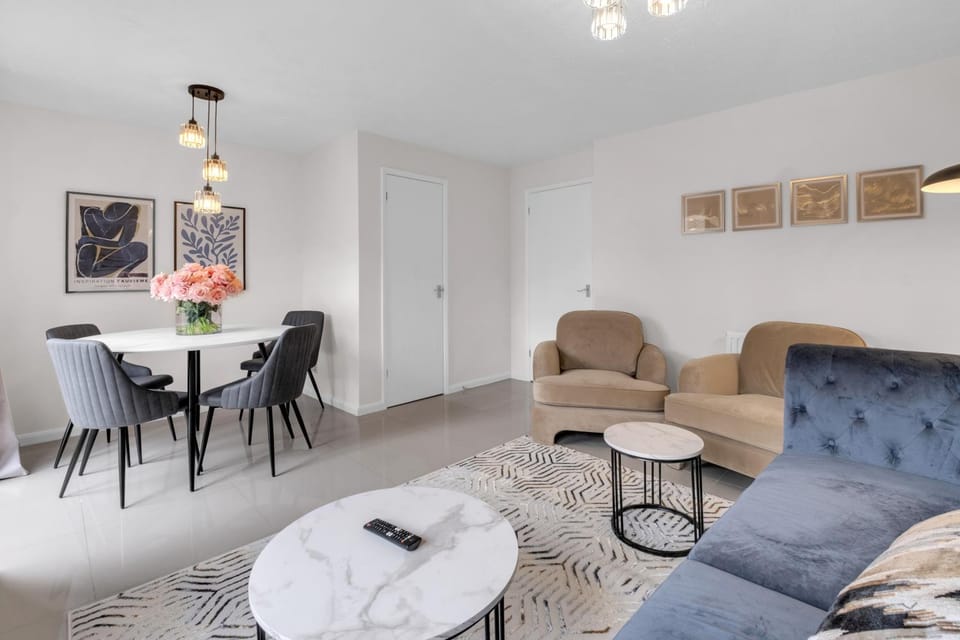 Modern 3 BR House near Bicester Village House in Cherwell District