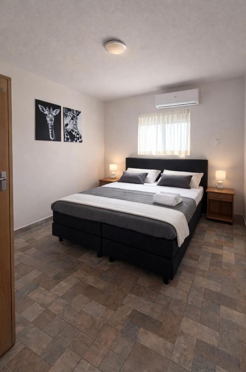 Bed, Photo of the whole room, Bedroom, air conditioner
