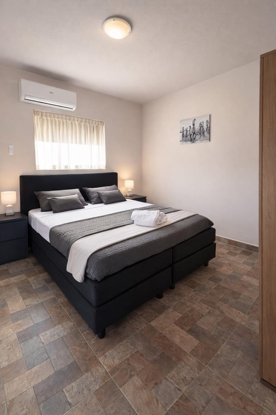 Bed, Photo of the whole room, Bedroom, wardrobe, air conditioner