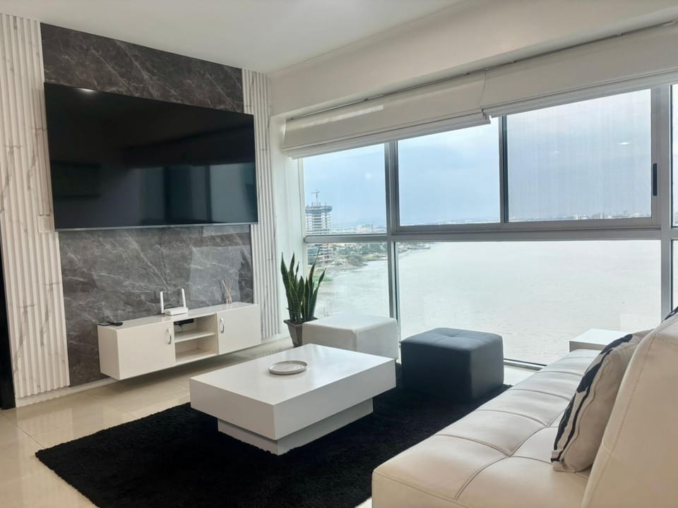 Riverfront 1, suite de lujo, vista al río Apartment in Guayaquil