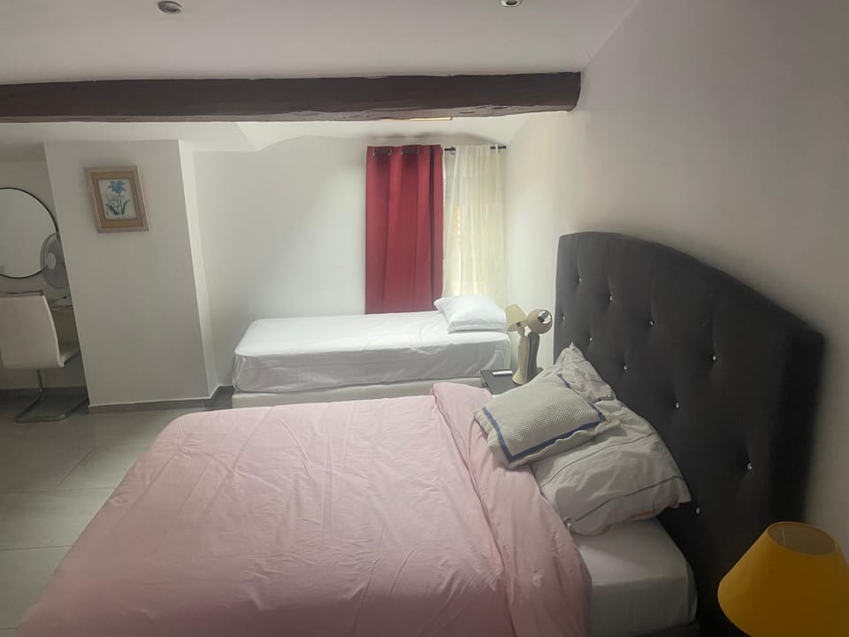 Cannes centre ville en face du port Apartment in Cannes