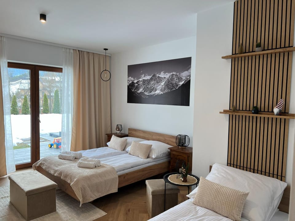 Bed, Living room, Photo of the whole room, Seating area, towels