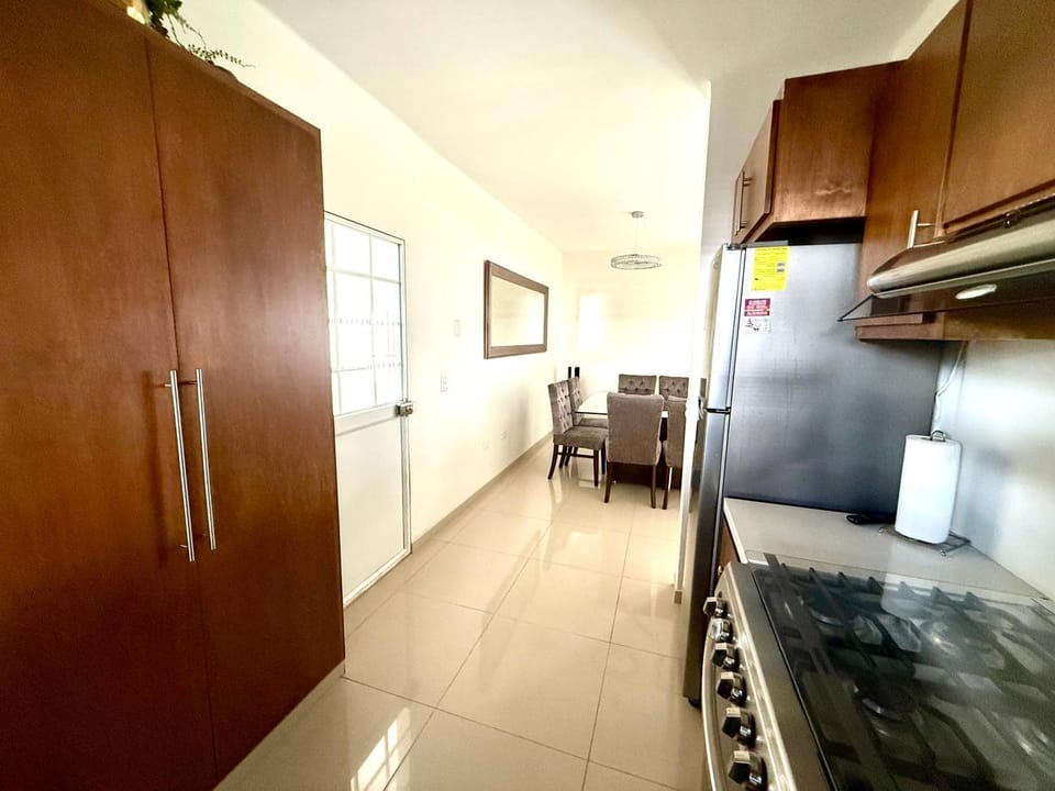 Kitchen or kitchenette, Dining area, oven, stove