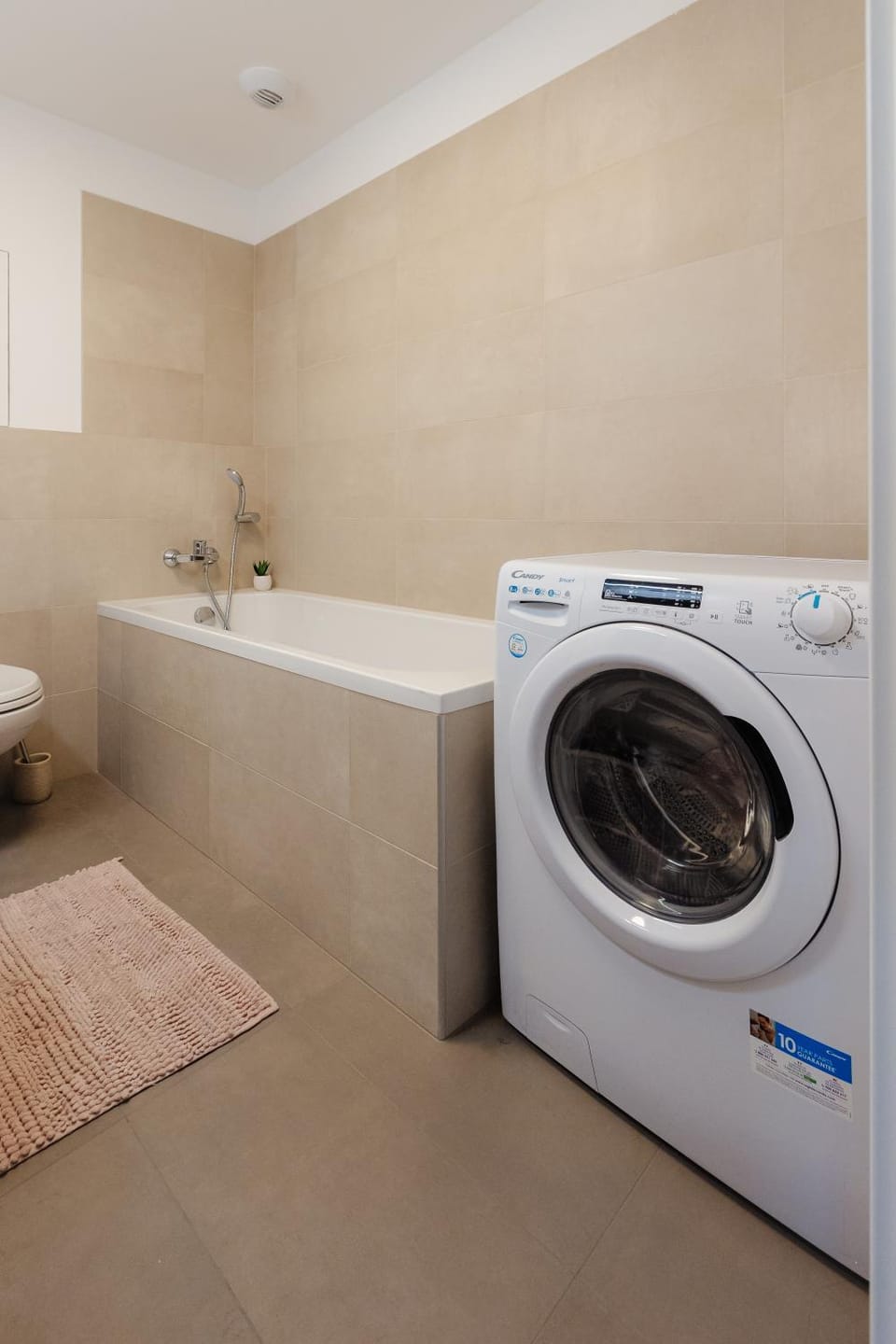 Bathroom, washing machine