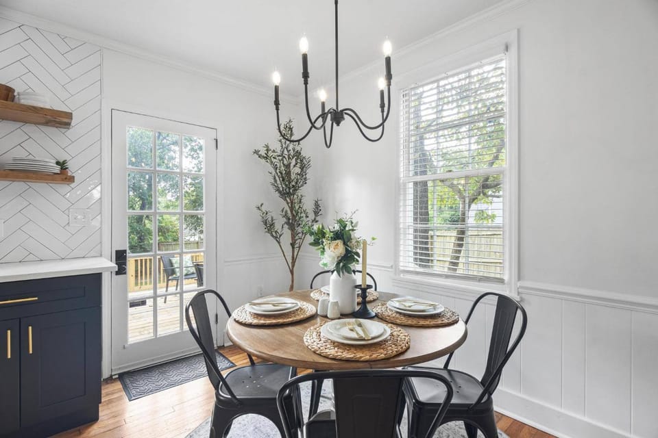 Seating area, Dining area