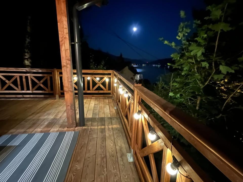 Balcony/Terrace, Lake view