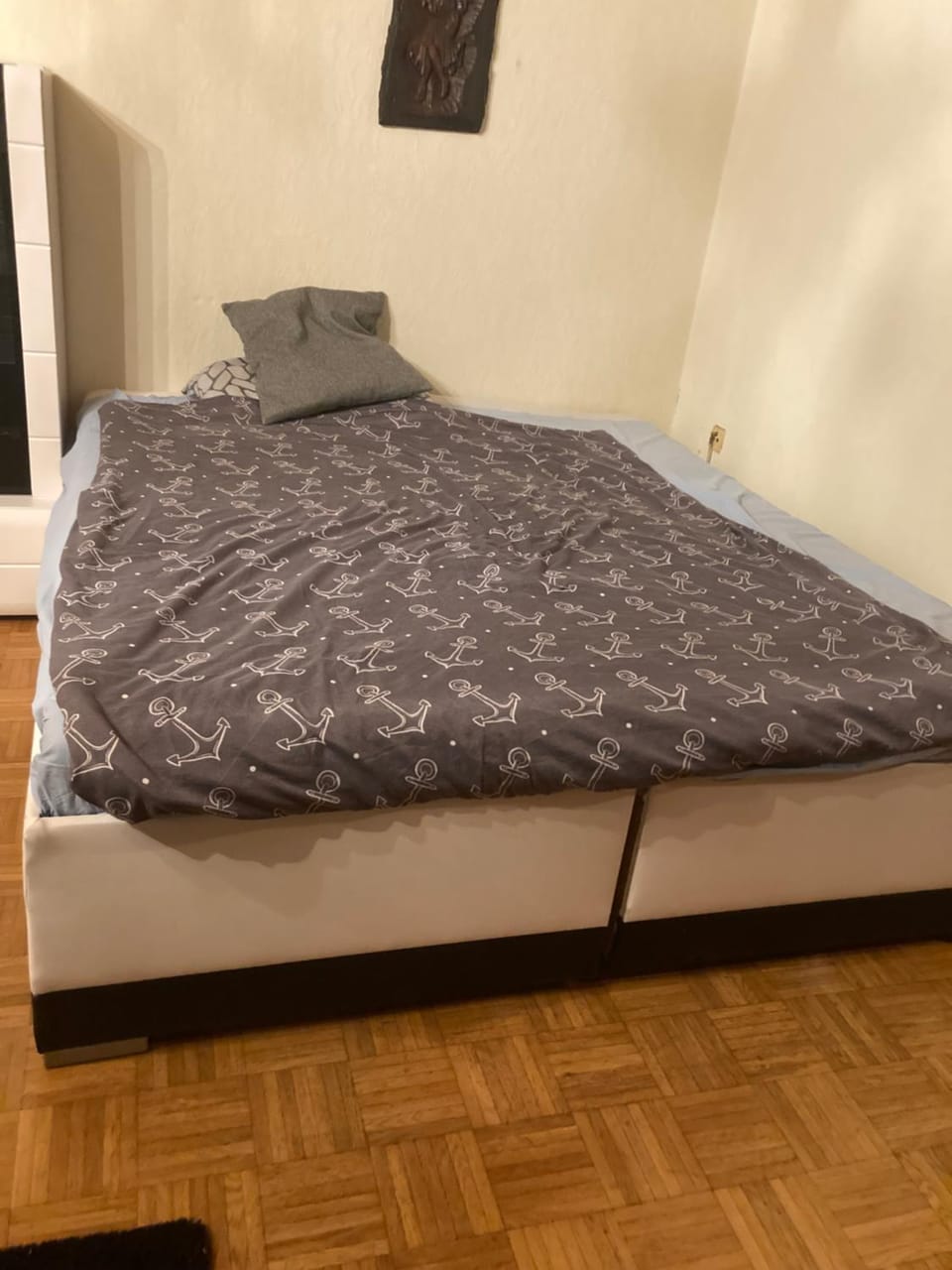 Zimmer 40 m mit Gemeinschaftsbad und Gemeinschaftsküche Internet Essbereich Waschmaschine Spülmaschine Vacation rental in Oberhausen