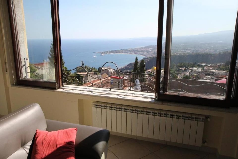 Day, Natural landscape, View (from property/room), Balcony/Terrace, Living room, Seating area, Mountain view, Sea view