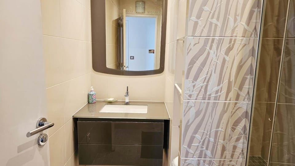 Beautiful&big apt for 8persons parking free Apartment in Paris