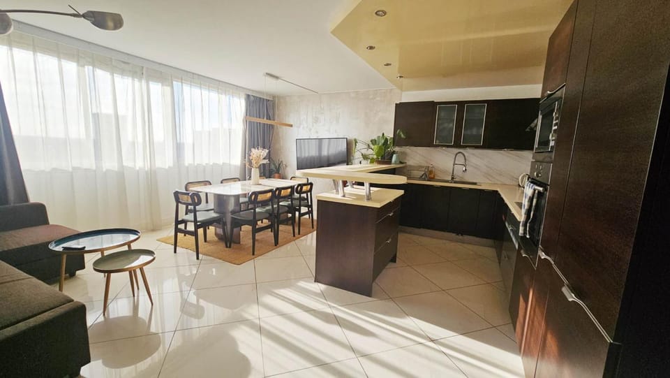 Beautiful&big apt for 8persons parking free Apartment in Paris