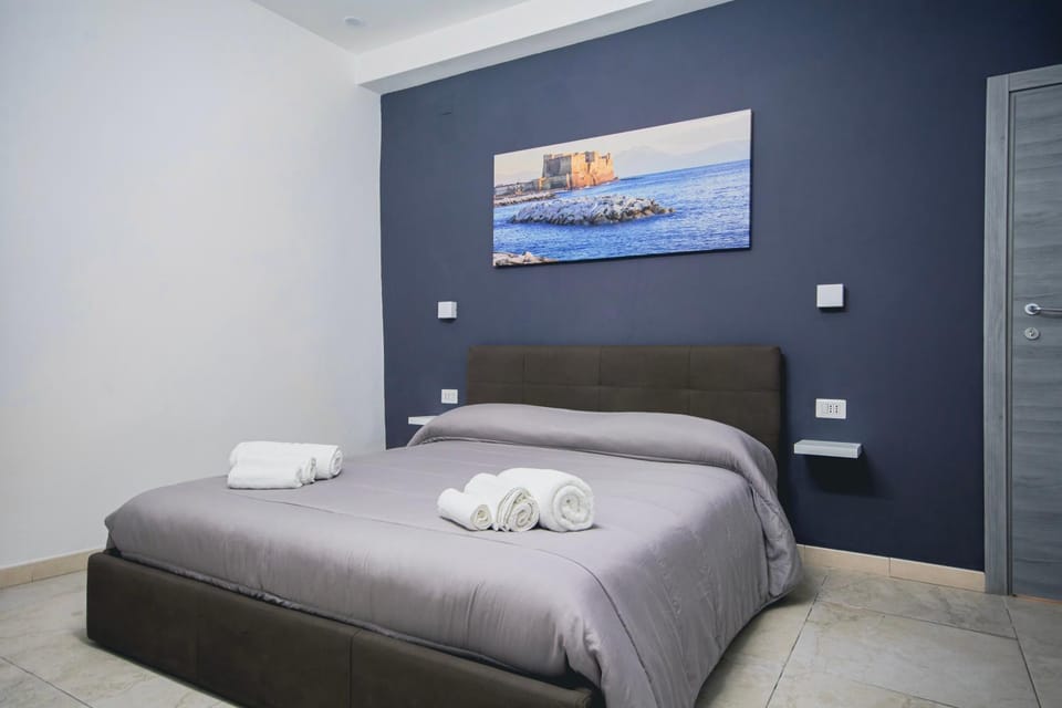 Photo of the whole room, Bedroom, towels