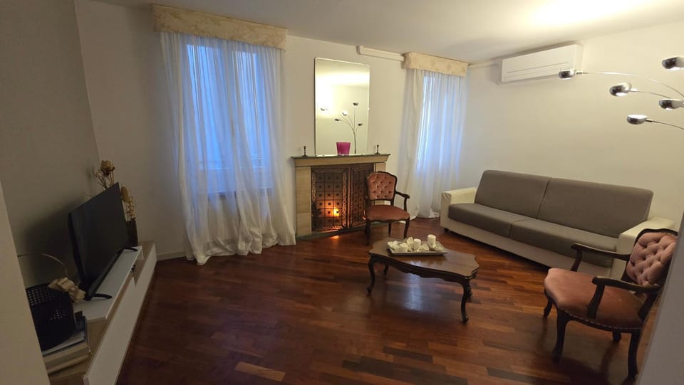 TV and multimedia, Living room, Seating area, Evening entertainment, air conditioner