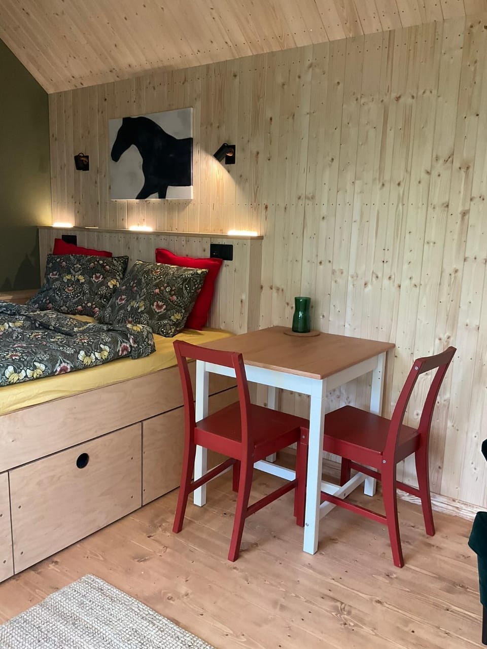 Bed, Decorative detail, Dining area