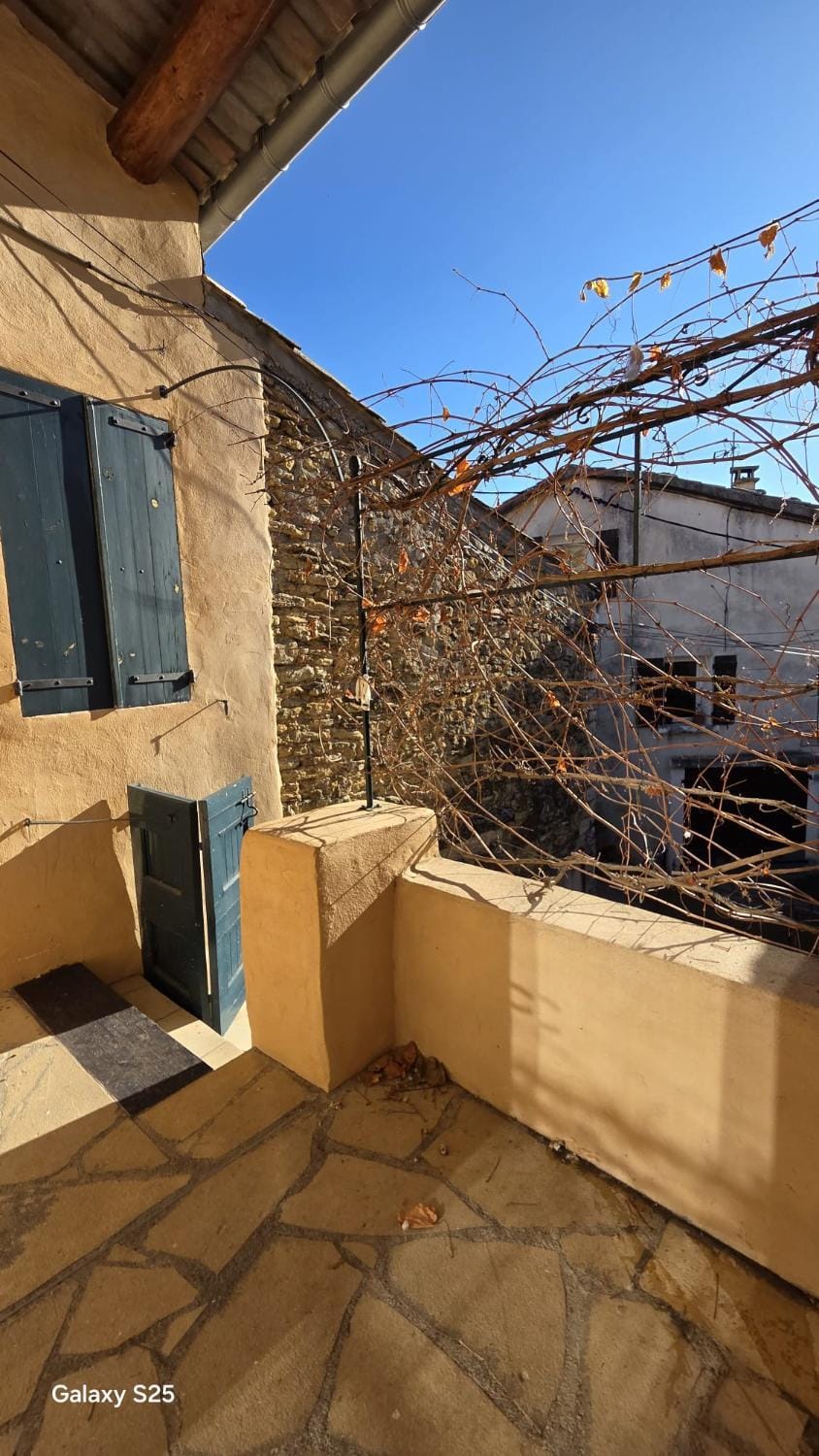 Property building, Patio, Day, Balcony/Terrace
