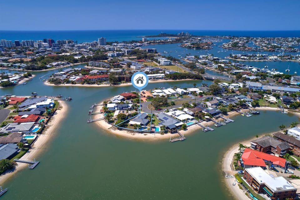 Mooloolaba Waterfront Living - Pool, BBQ House in Sunshine Coast