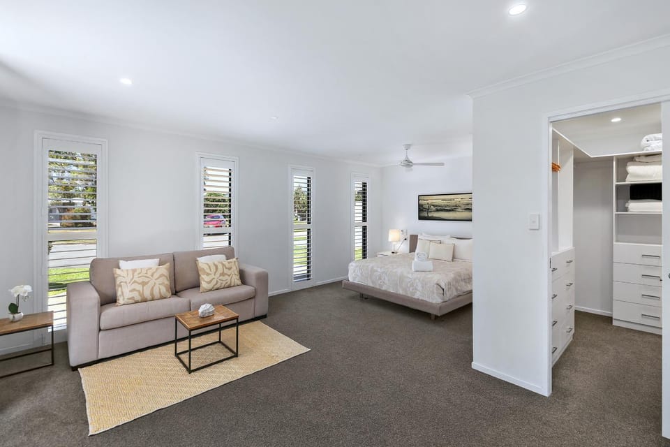 Mooloolaba Waterfront Living - Pool, BBQ House in Sunshine Coast