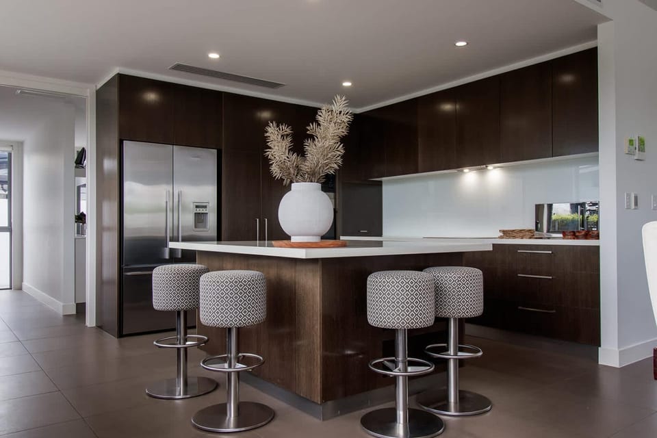 Kitchen or kitchenette, oven
