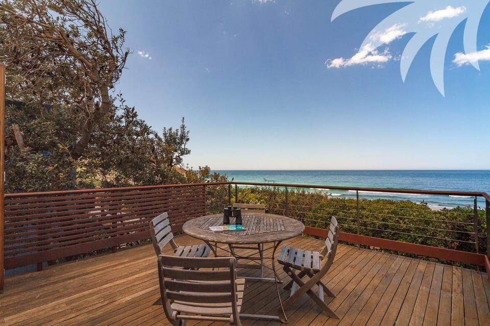 Panorama - Absolute Beachfront House in Newman Avenue